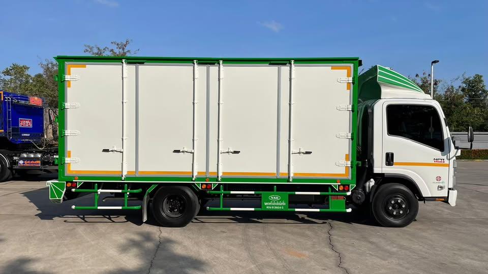 รถบรรทุกแบบตู้บรรทุก